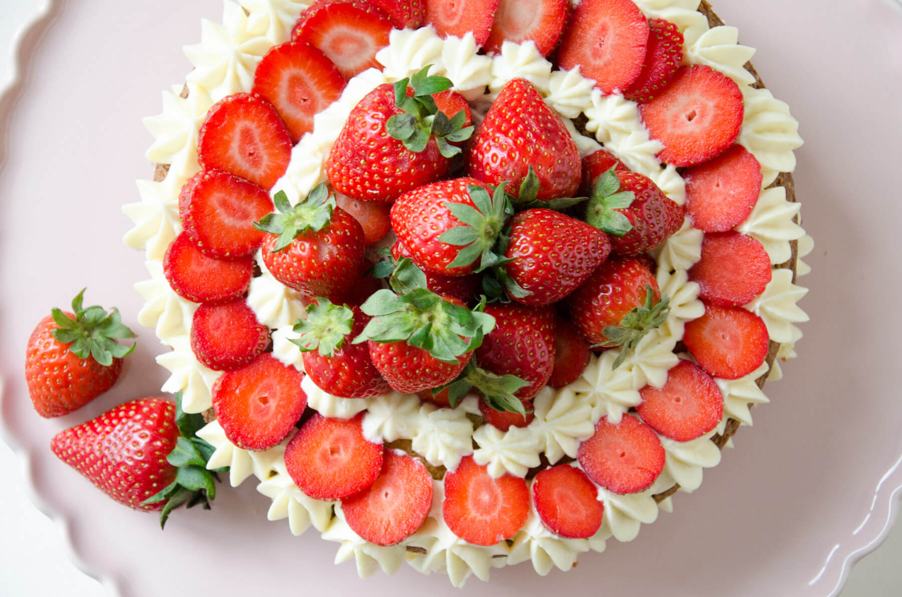 Erdbeer-Buttermilch-Torte-13