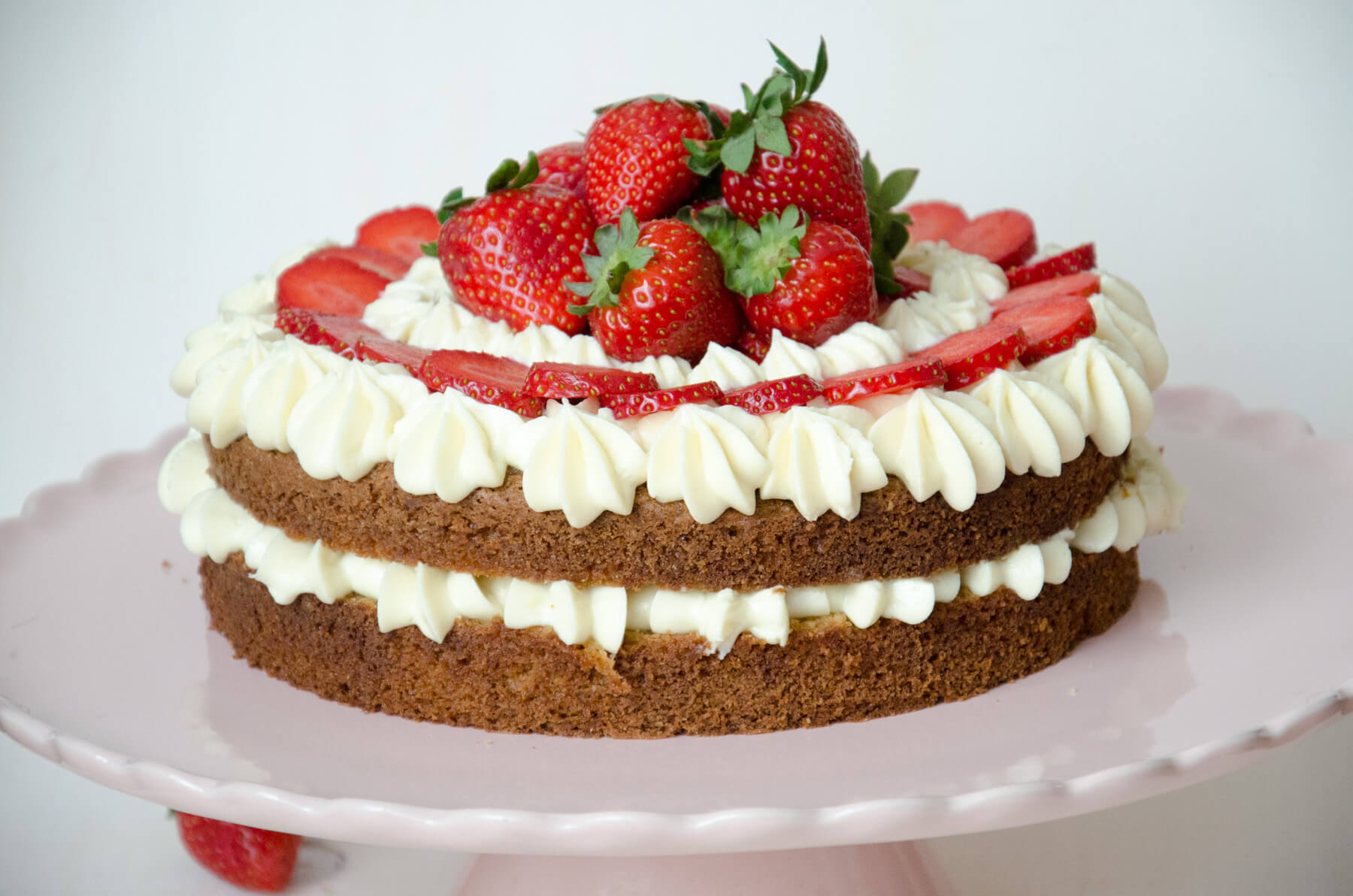 Erdbeer-Buttermilch-Torte-8