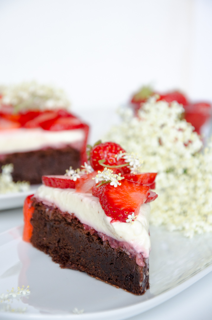 Erdbeer Holunder Schokoladen-Torte