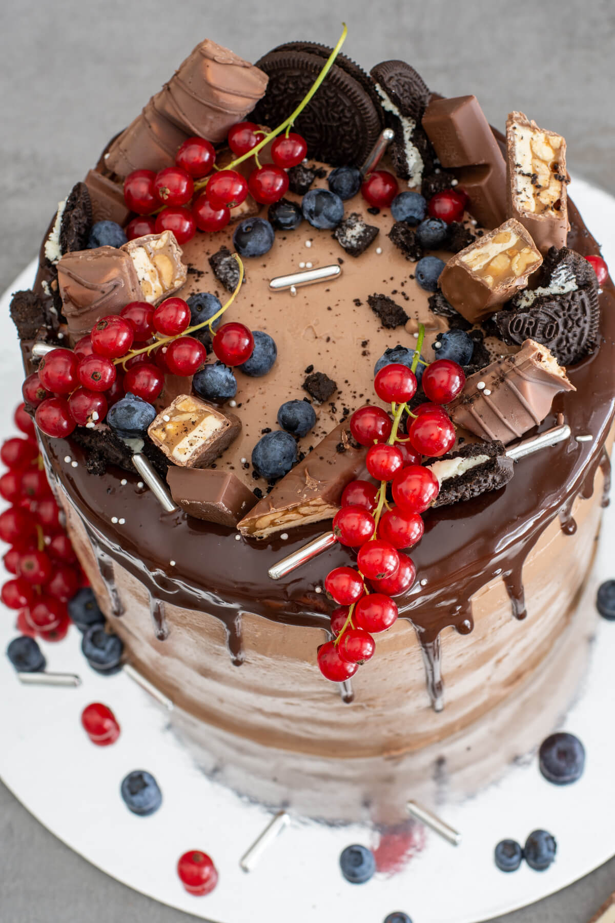 Saftige Schoko Drip Cake mit Nutella-Creme und Fruchtfülle - Baking ...